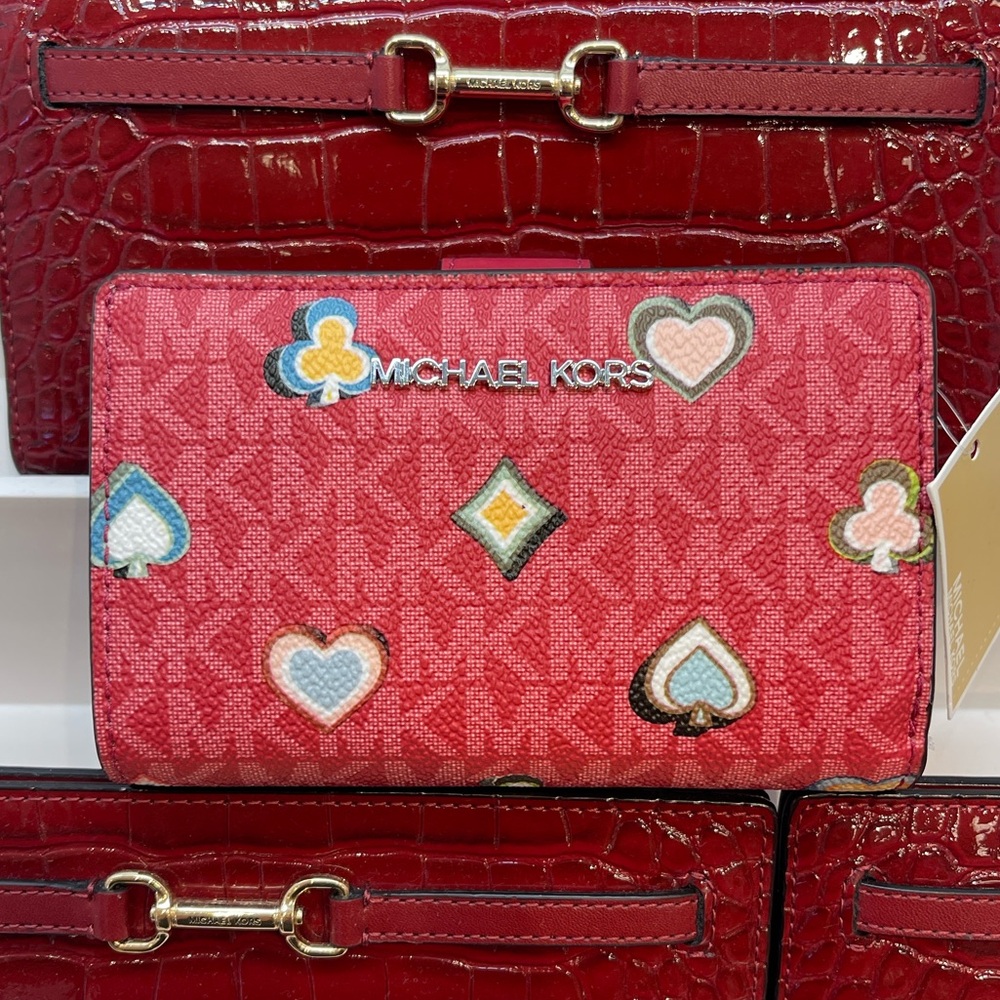 MICHAEL KORS Jet Set Medium Printed Signature Logo Bifold Wallet
Dark Raspberry - Picture 10 of 16